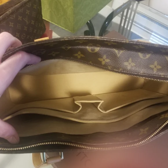 ❌‼️SOLD‼️❌ - LV Luco Tote w/COA- Vintage Monogram - Picture 13 of 16